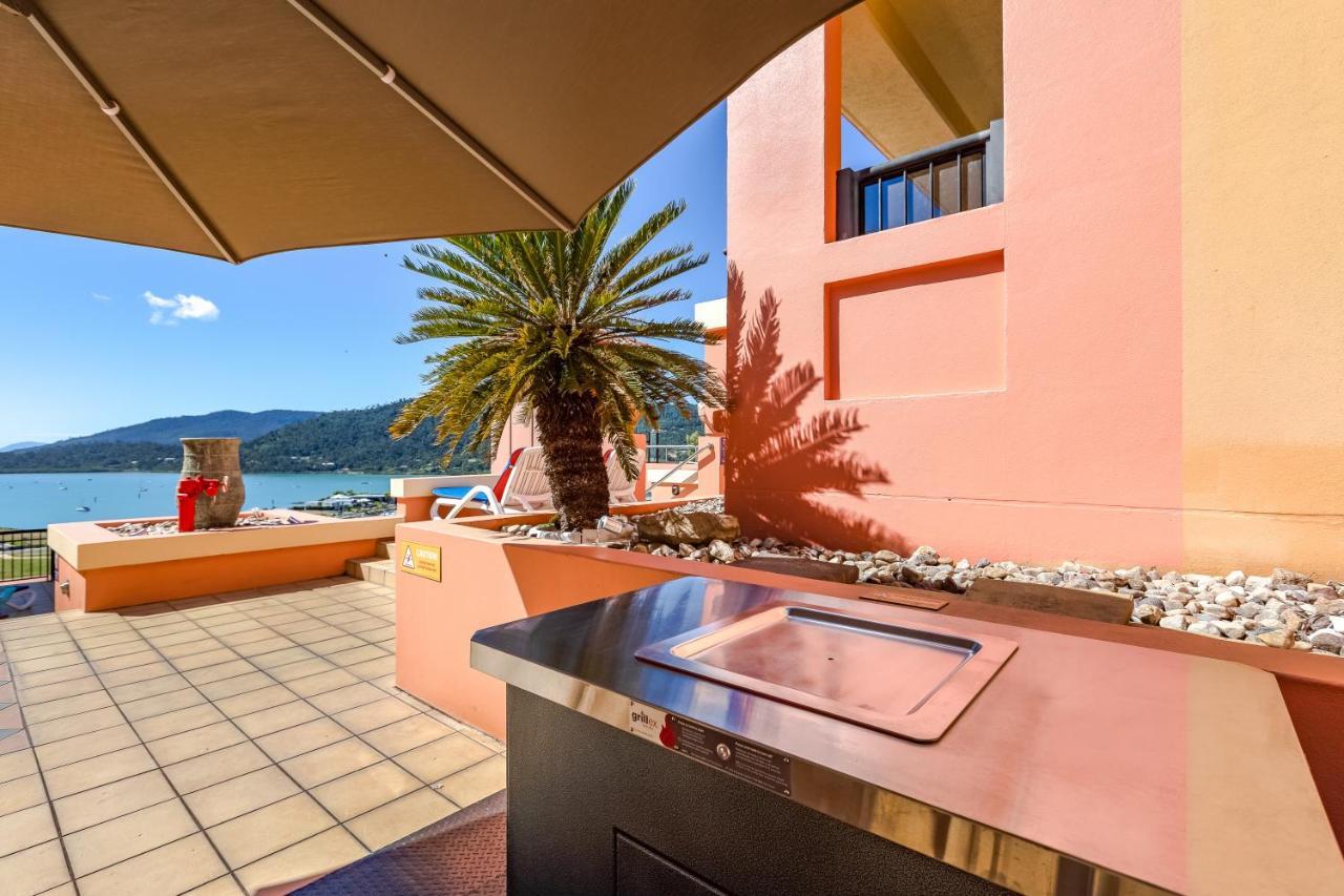 Martinique Whitsunday Resort Airlie Beach Exterior photo