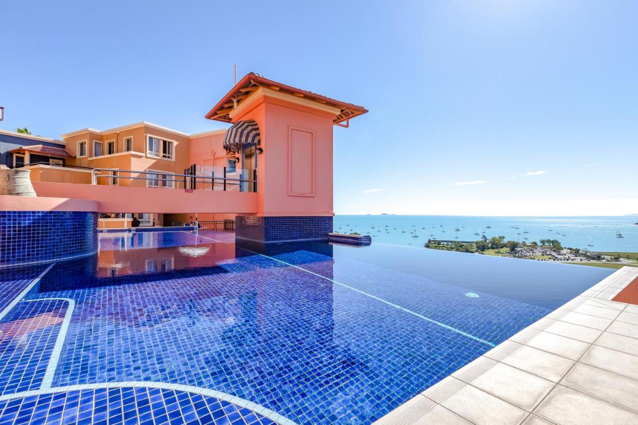 Martinique Whitsunday Resort Airlie Beach Exterior photo