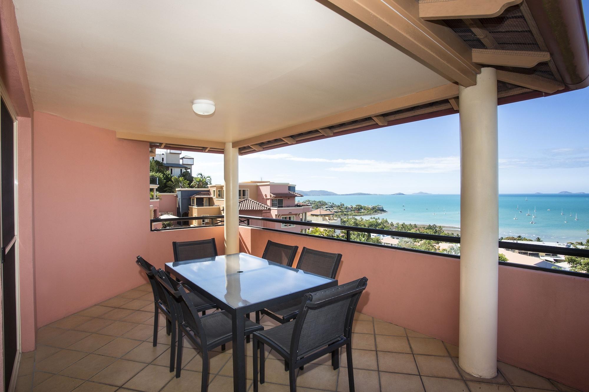 Martinique Whitsunday Resort Airlie Beach Exterior photo