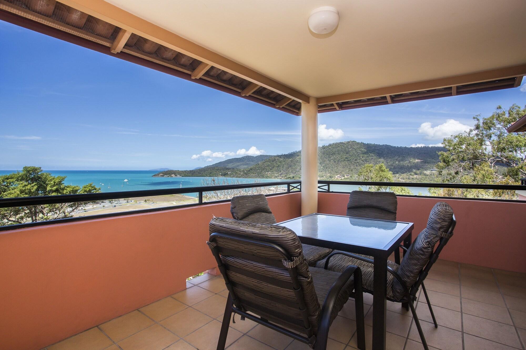 Martinique Whitsunday Resort Airlie Beach Exterior photo