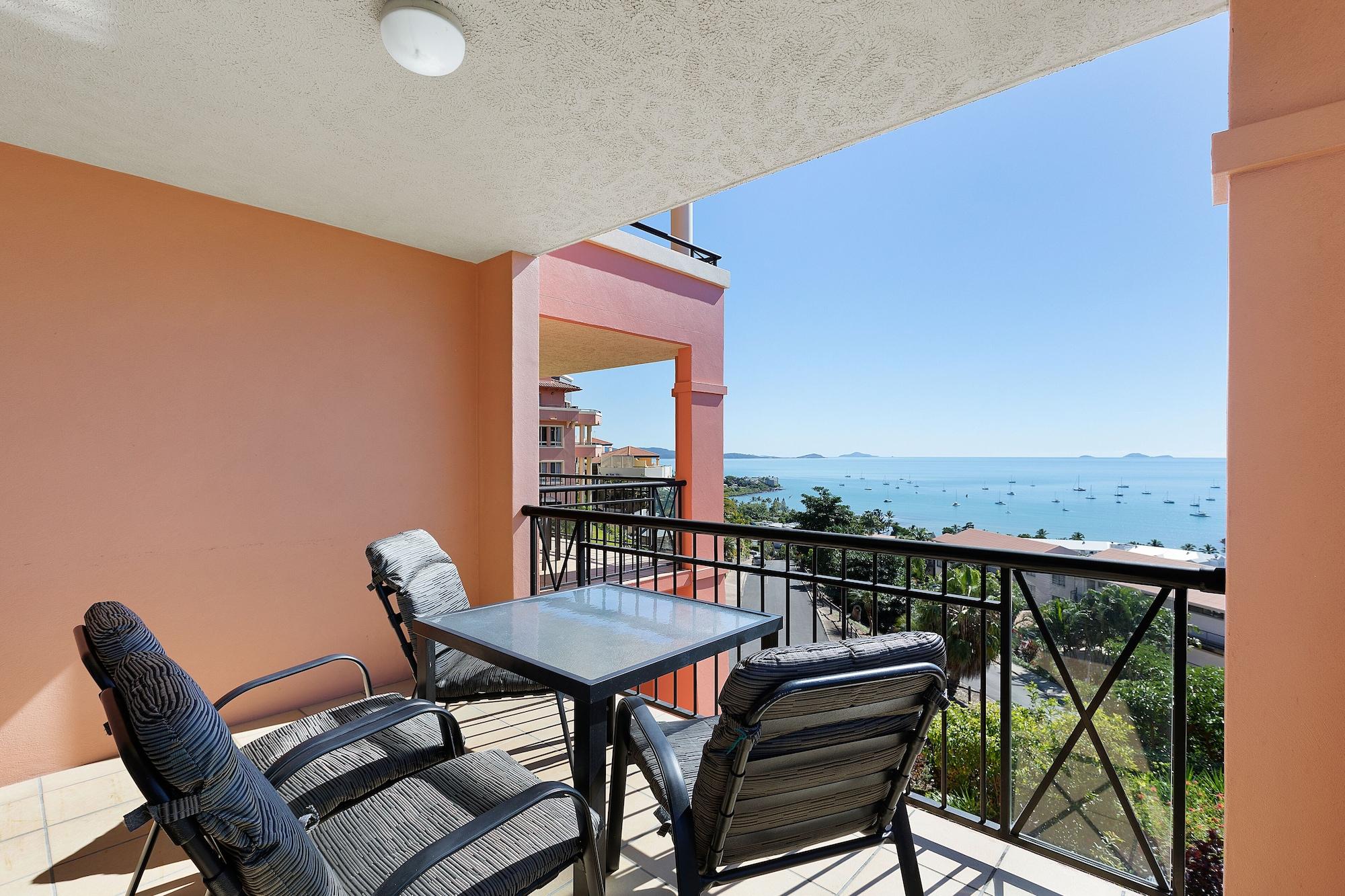 Martinique Whitsunday Resort Airlie Beach Exterior photo