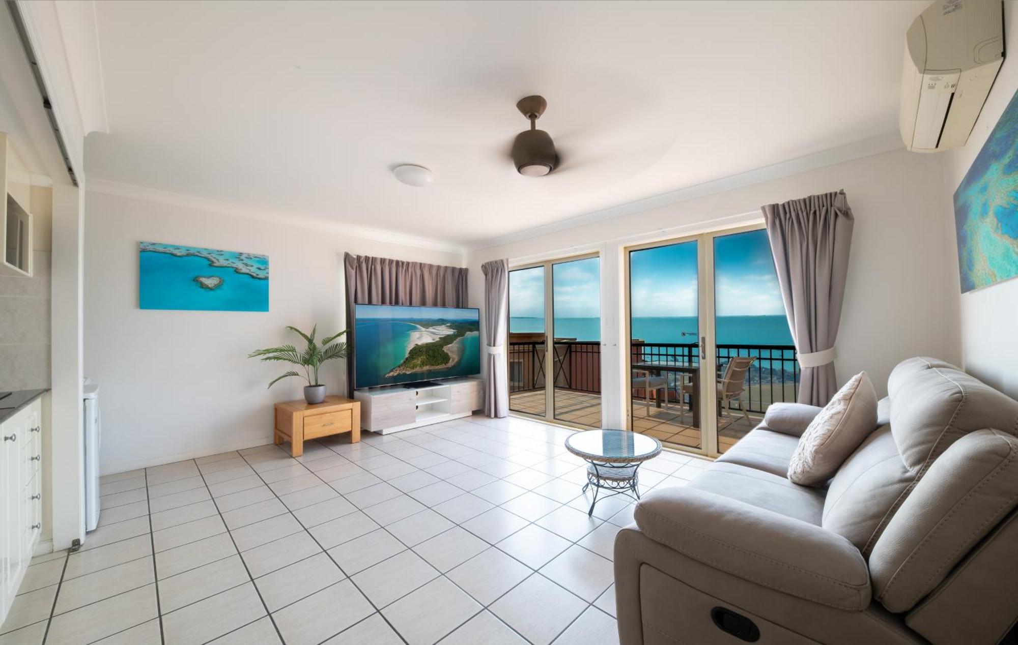 Martinique Whitsunday Resort Airlie Beach Exterior photo