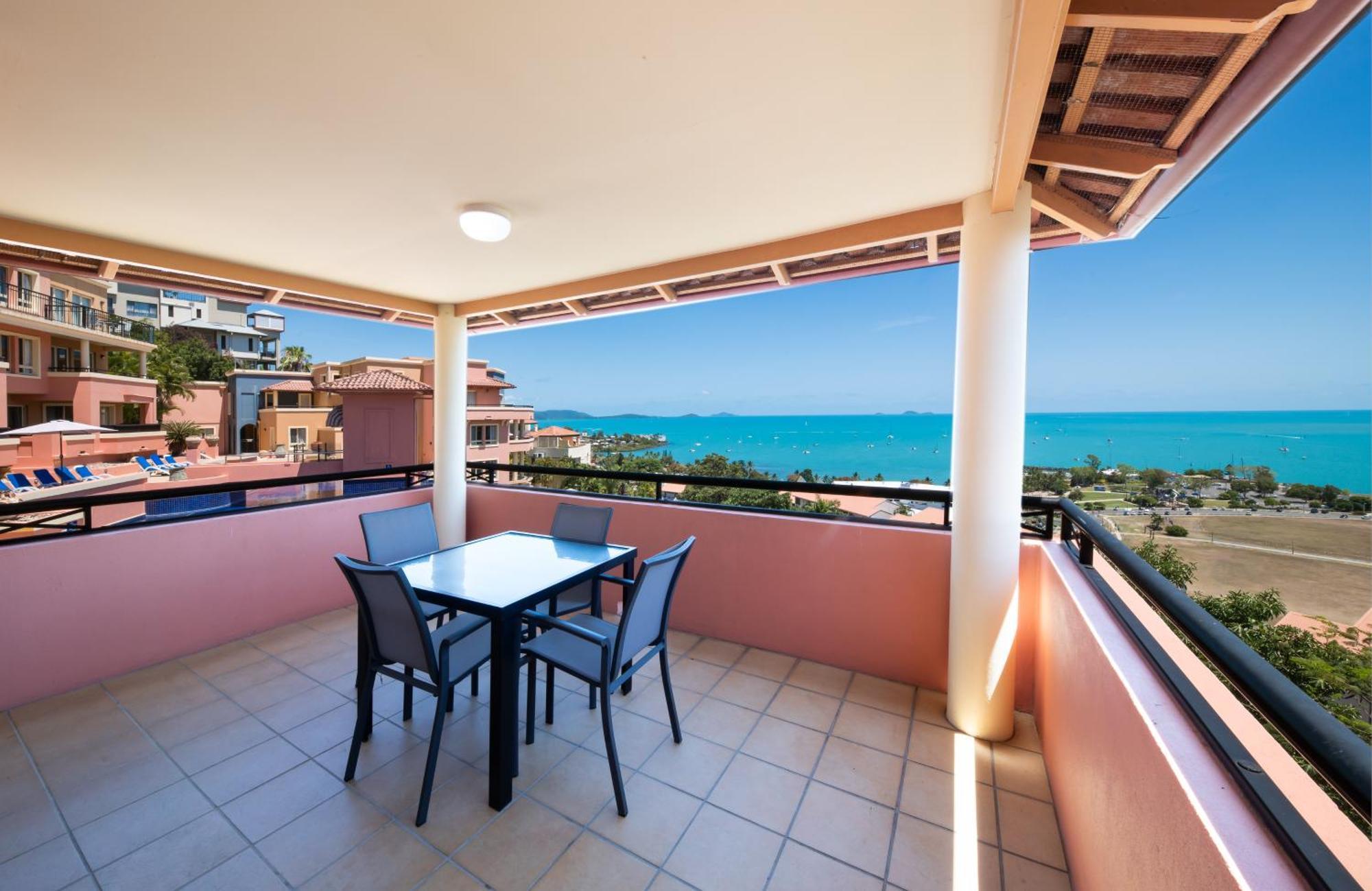 Martinique Whitsunday Resort Airlie Beach Exterior photo